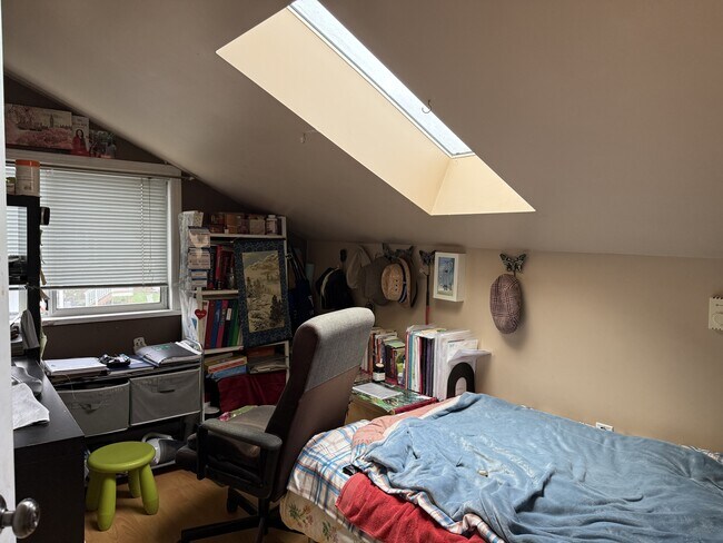 Photo - 5715 Royal Oak Ave