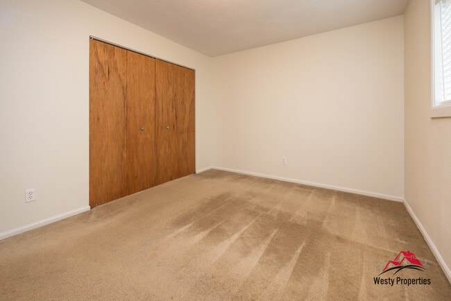 Photo - 212 N Dekum St Unit #2