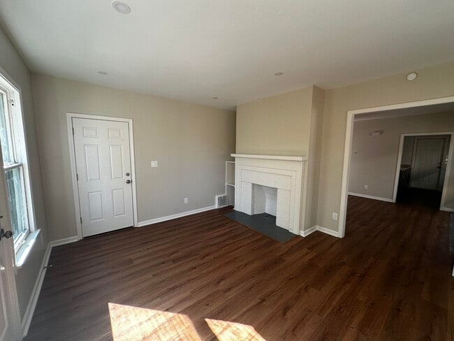 Photo - 3224 Gladstone St