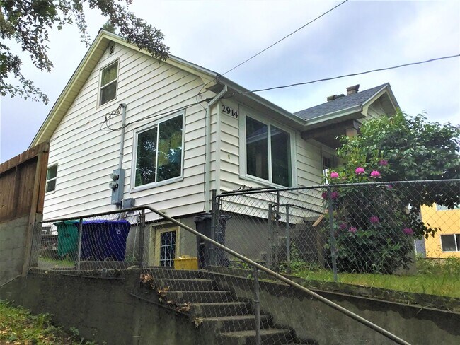 Building Photo - 1029000 Unit B