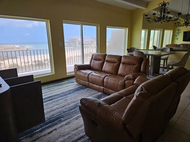 Building Photo - 1336 Harbor Island Dr