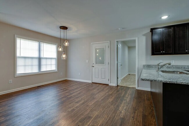 Photo - 555 Cainsville Rd