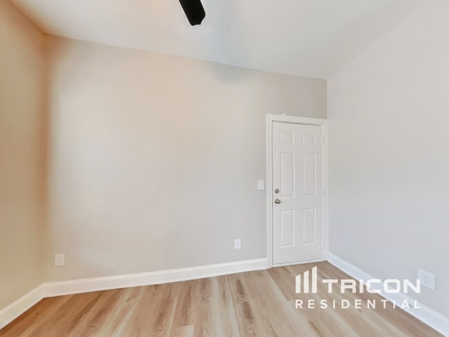 Photo - 232 Highcroft Cir