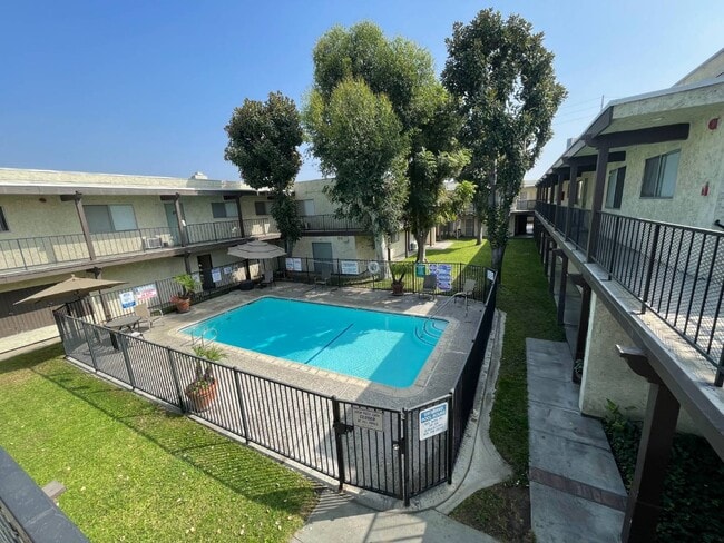 Villa Monterey Apartments