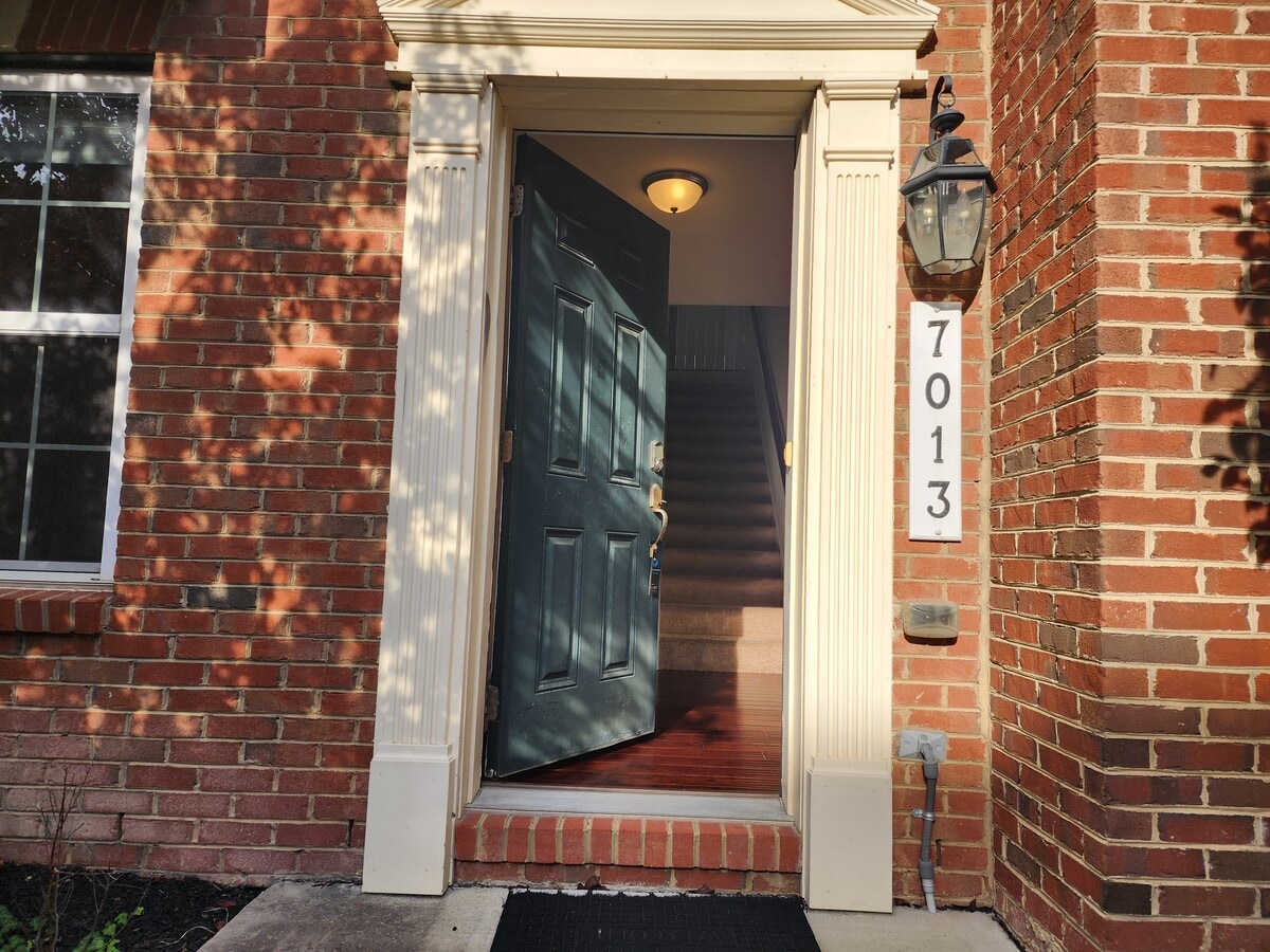 Photo - 7013 Southmoor St