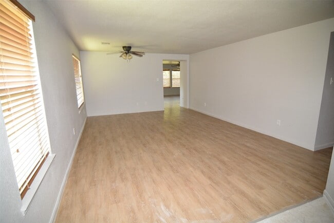 Photo - 3906 Pebble Garden Ln