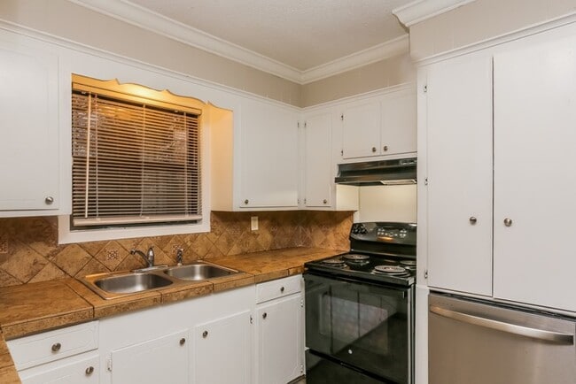 Photo - 529 Wolcott Cir