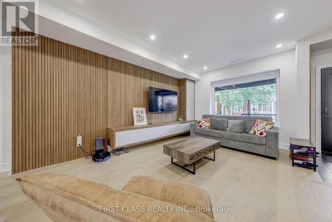 431 Roxton Rd
