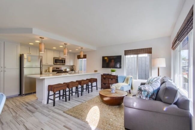 Photo - 842 Island Ct