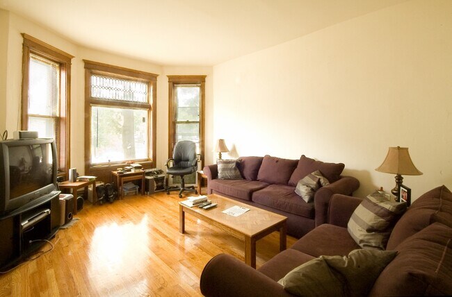 Photo - 848 - 850 Waveland Ave.