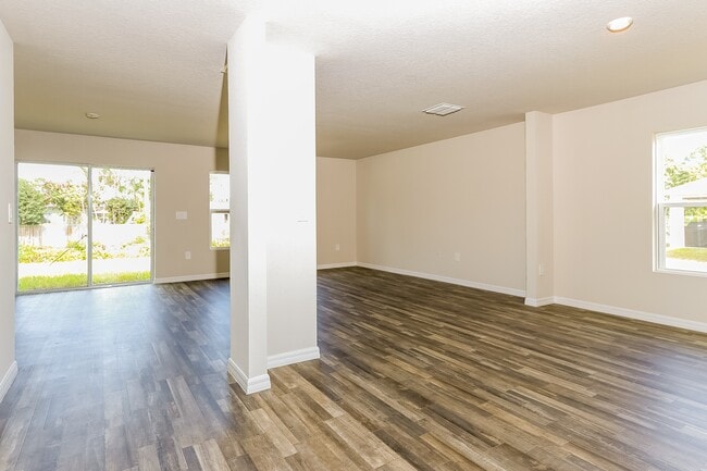 Photo - 1831 SE Airoso Blvd