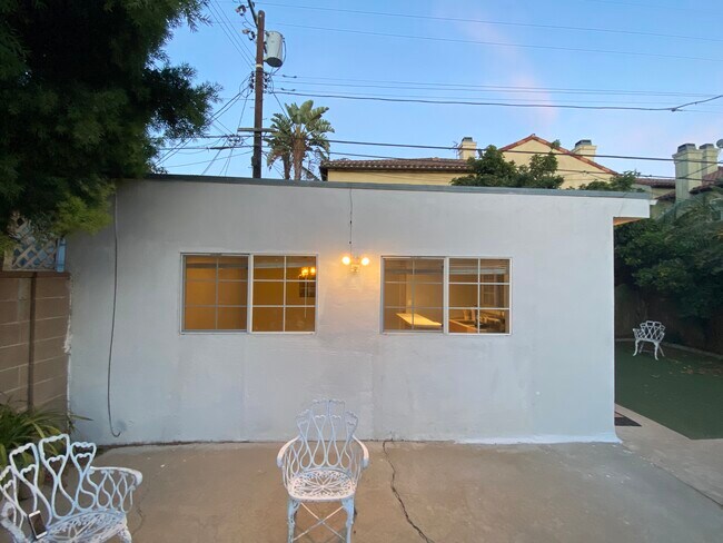 Photo - 1912 Stoner Ave Unidad studio guest house #1