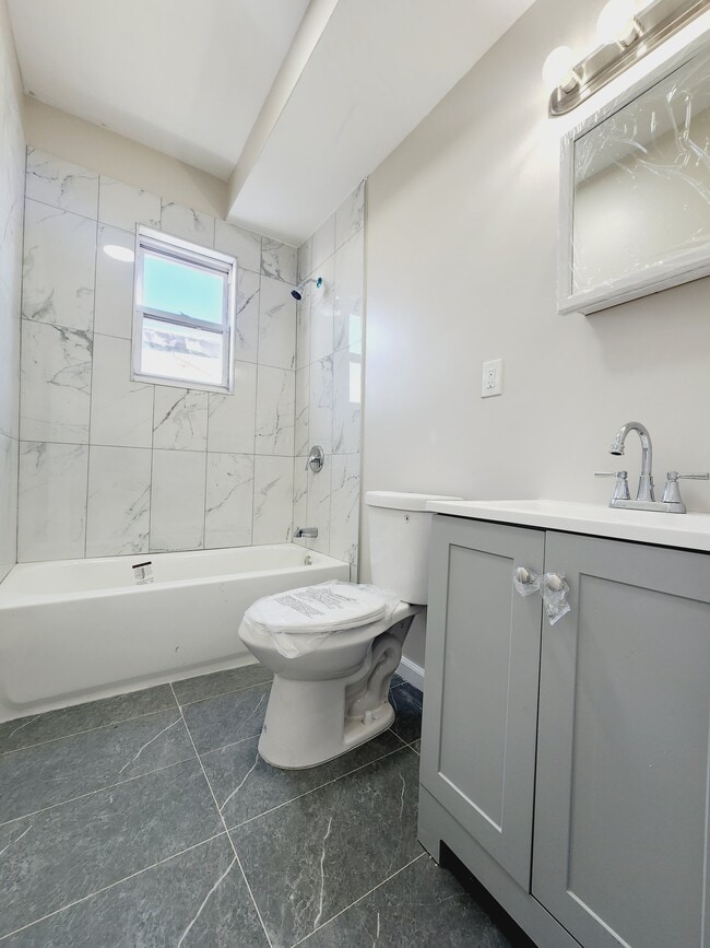 132 Wilkinson Ave 2R - 134 Wilkinson Ave Unit 2R