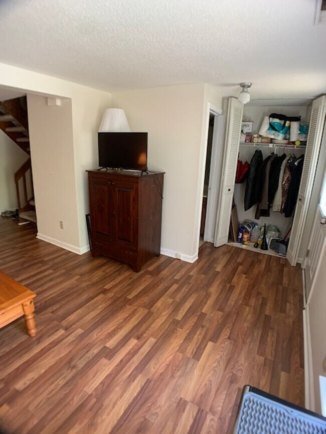 Photo - STERLNGWRTH4210 Unit 1