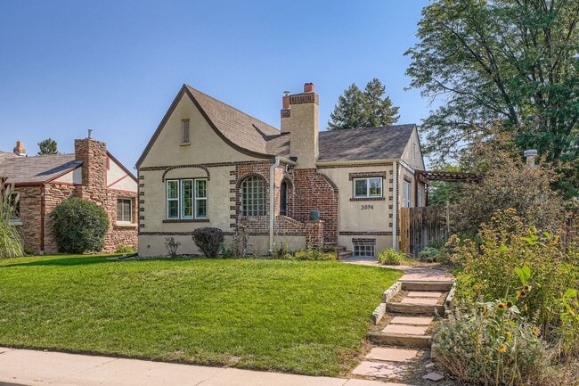 Building Photo - LOCATION LOCATION!! Updated 1925 Tudor-sty... Rental