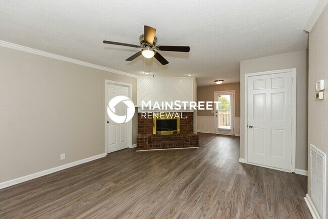 Photo - 3 Bedroom Pet-Friendly Home in Hendersonville, TN with Main Street Renewal