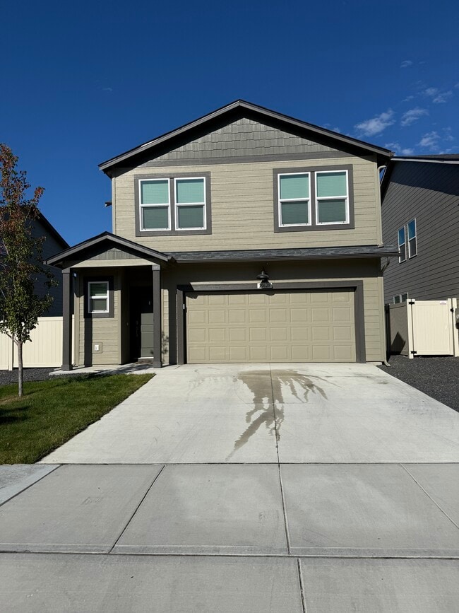 Building Photo - Meadow Loop