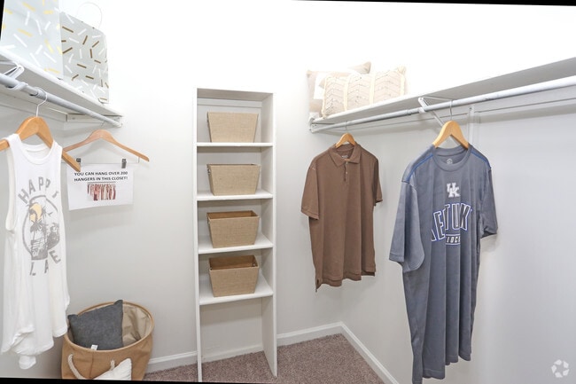 2BR, 2BA - 1,042 SF - Preakness - Walk In Closet