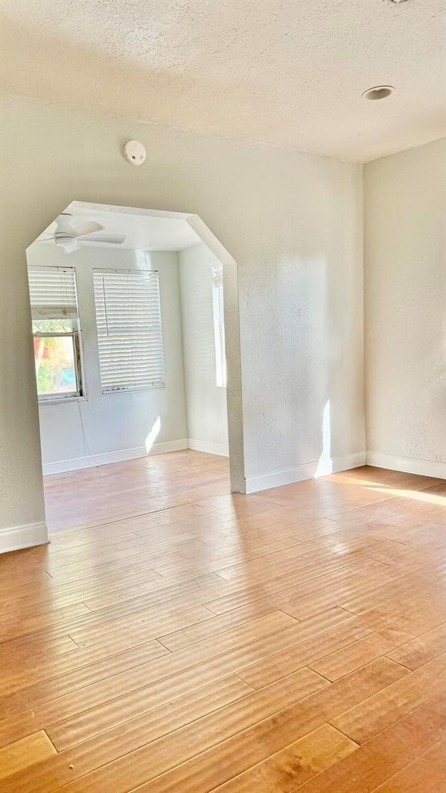 Photo - 205 S Federal Hwy