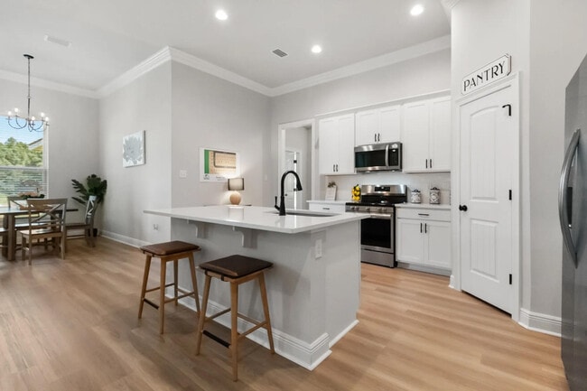 Photo - 2703 Louis Cir