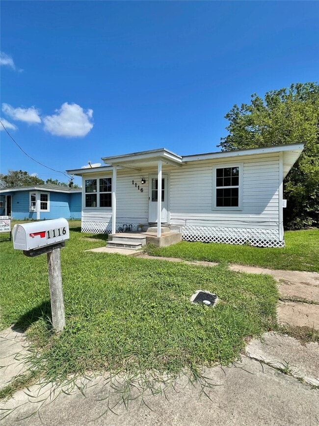 Building Photo - 1116 W 9th St Rental