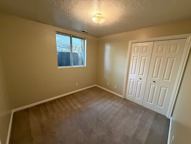 479 S Palisade Dr Unidad Downstairs