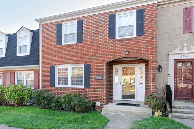 Building Photo - Immaculate Updated Annandale Townhome