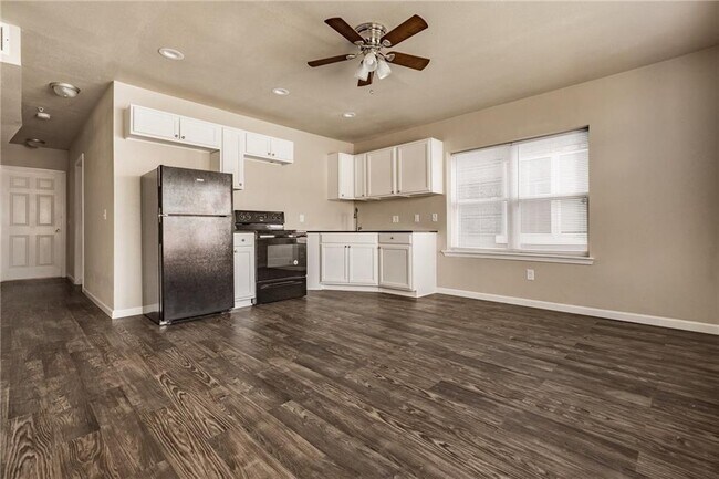 Photo - Penn Oak Apartments Unit A