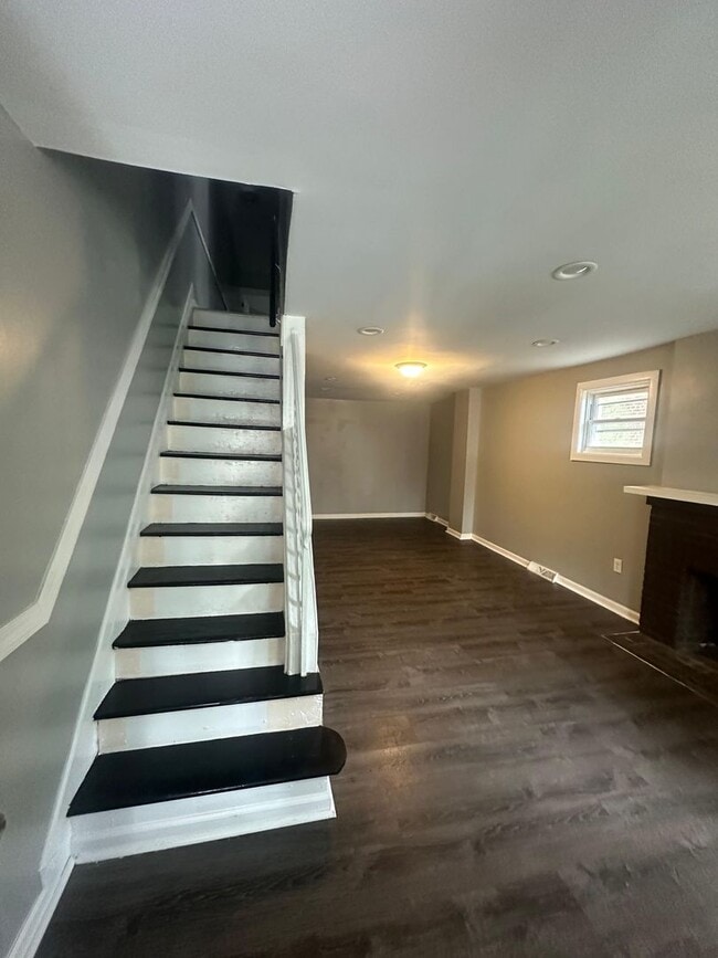 Building Photo - Renovated 3 Bedroom Home