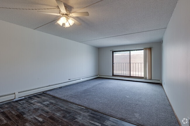 1BR, 1BA - 901SF - Living Room