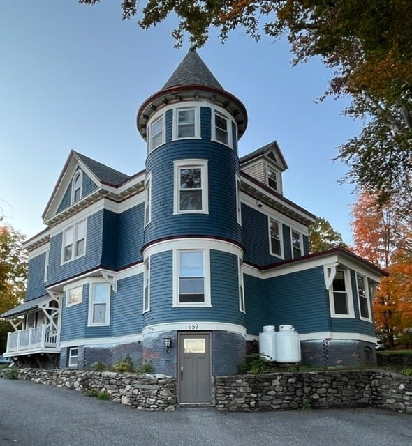 Building Photo - 659 Southbridge St Unit 1