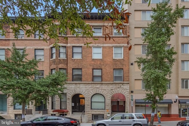 Building Photo - 1113 N Calvert St Rental