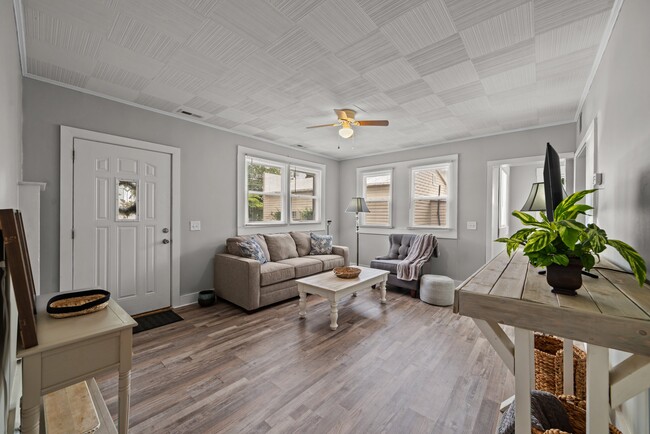 Photo - 4196 Lee St Unidad 1