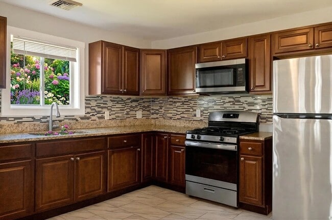 Photo - 247 Pilgrim Ave Unidad 3