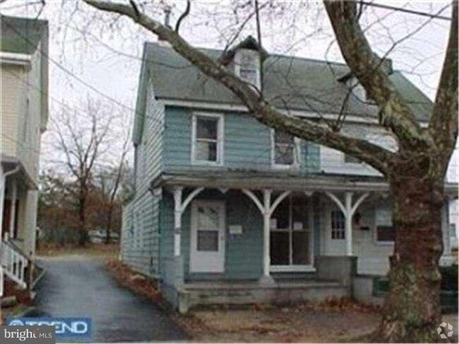 Building Photo - 204 Washington St Rental