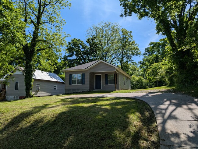 Photo - 1215 School St House