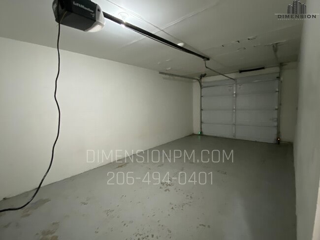 Photo - 2412 Poplar St SE