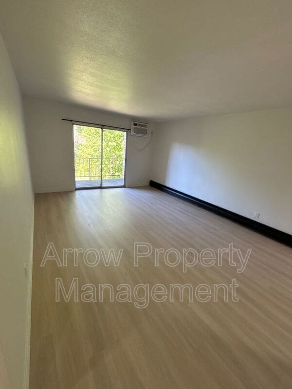 Photo - 215 E Arbor Ave