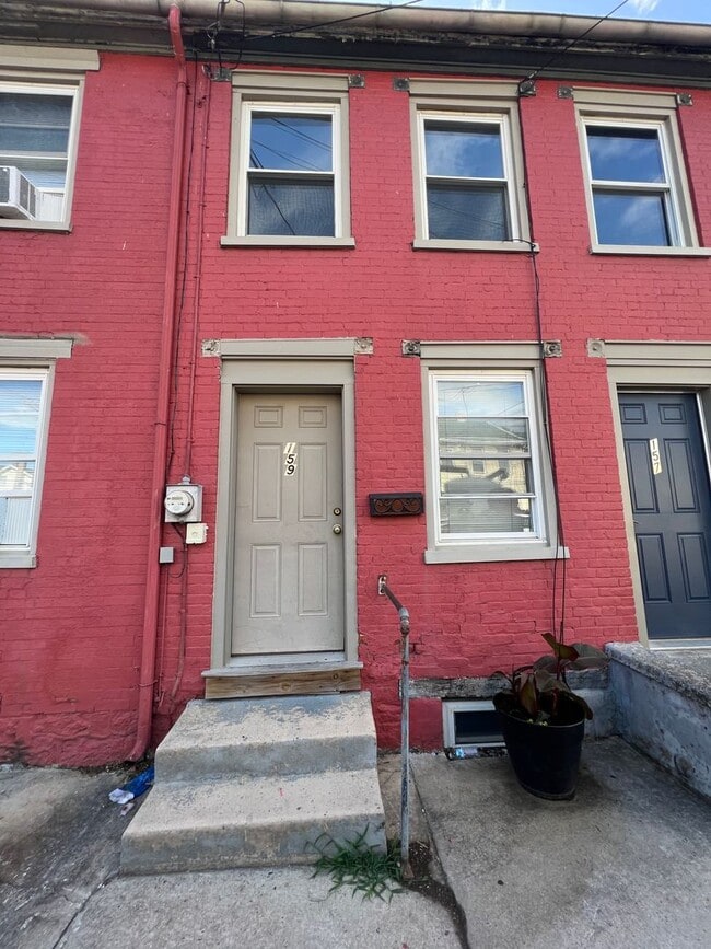Building Photo - 157 &amp; 159 N West Unit 159