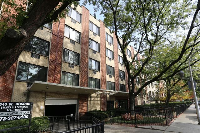 Building Photo - 510 W Roscoe St Unit J07P