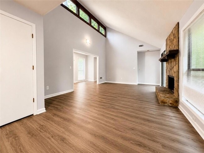 Photo - 4798 Kings Crossing Dr NE