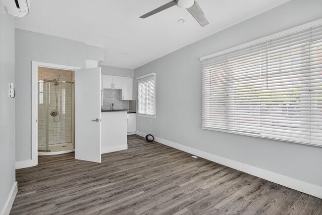 Photo - 405 W 3rd St Unit E