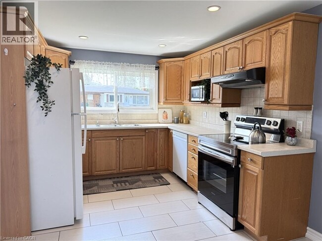 Photo - 66 Belwood Crescent