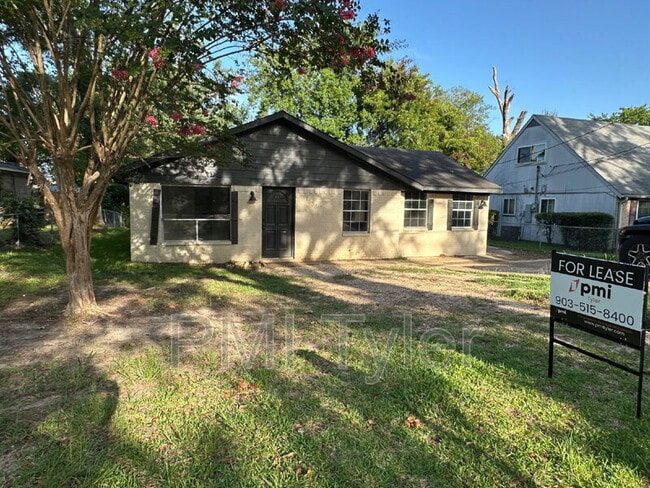 Building Photo - 1538 N Hill Ave