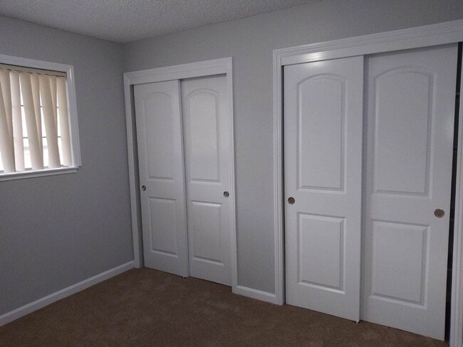 Colonial Way Apartments