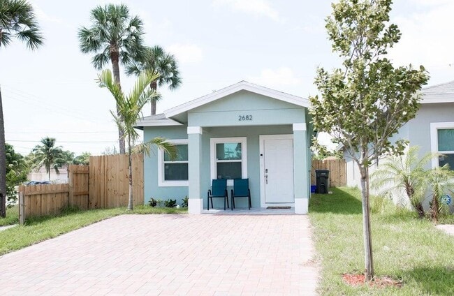 Building Photo - 2682 Nokomis Ave