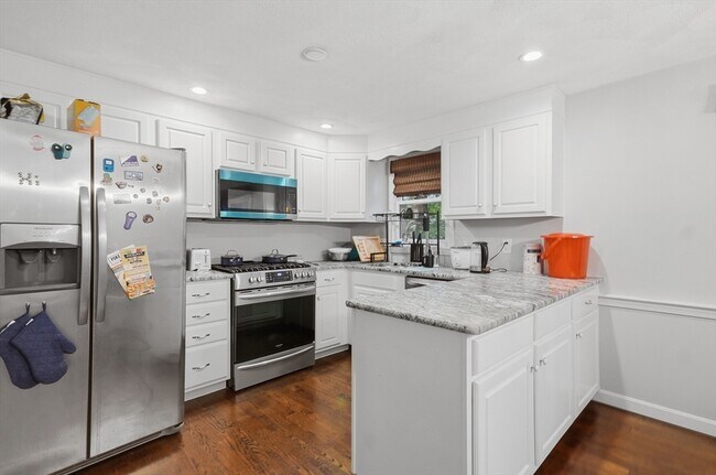 Photo - 852 Wellman Ave