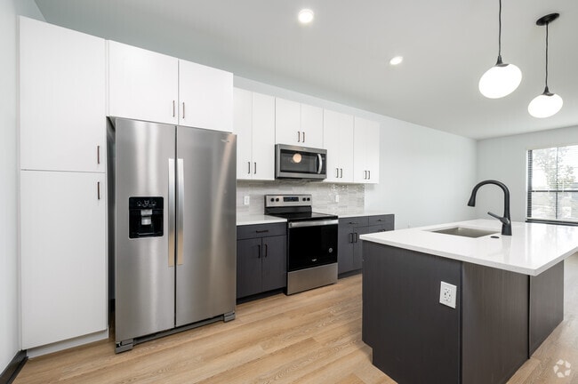Pennsy - 1BR, 1BA - 863SF - Kitchen
