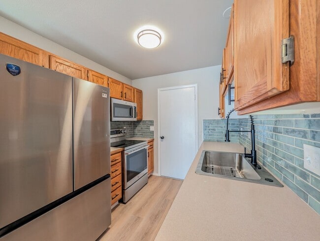Photo - 3632 Lakewood Rd Unit B