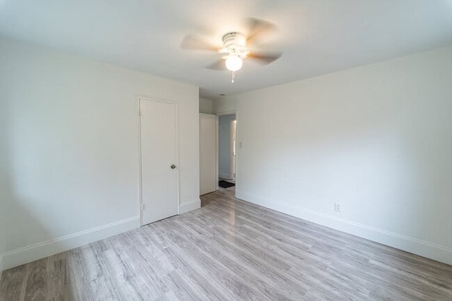 Photo - 434 3rd St SW